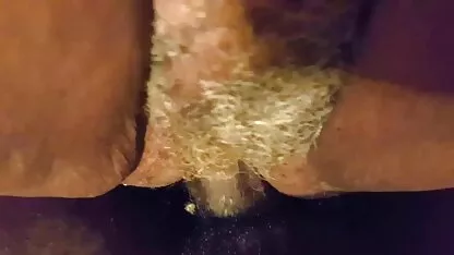 শিলা!  62 বছর বয়সী কালো নানী, পাখাত্তয়ালা ধূসর