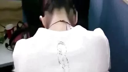 সকালে তার সহকর্মীদের এশিয়ান