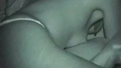 গাড়ির একটি ট্র্যাকিং ক্যামেরা শট