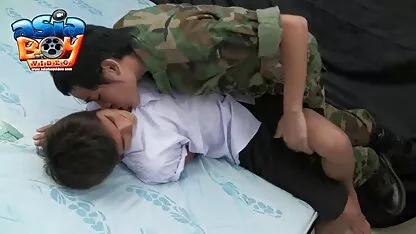 স্কুল শিশু এবং মন্দ