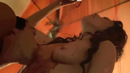 মেয়ে সমকামী, শ্যামাঙ্গিণী, খেলনা
