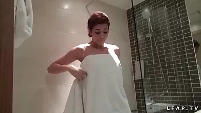 পাতা ছোট আজুর কিংকত্র্তব্যবিমূঢ় বট